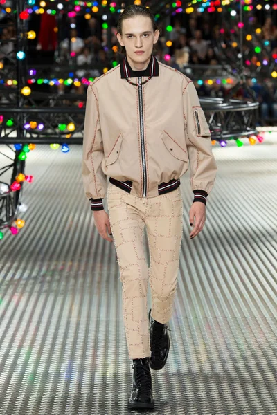 Look 30